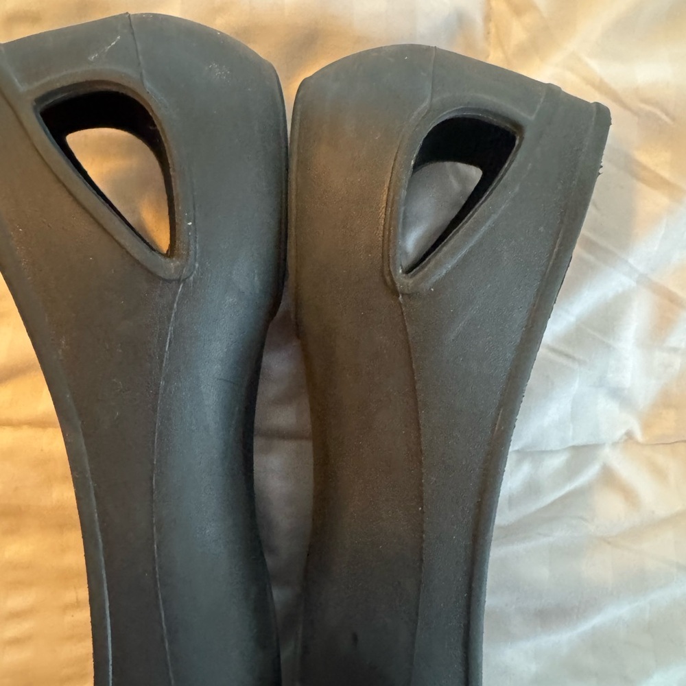 CROCS Women's Black Flats - Picture 5 of 7